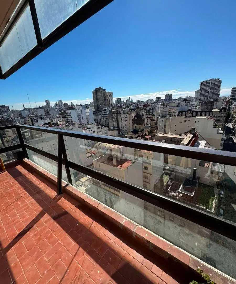 3 ambientes con dependencias, piso 16, balcón con vista al Río, muy luminoso, garage y seguridad 24 3