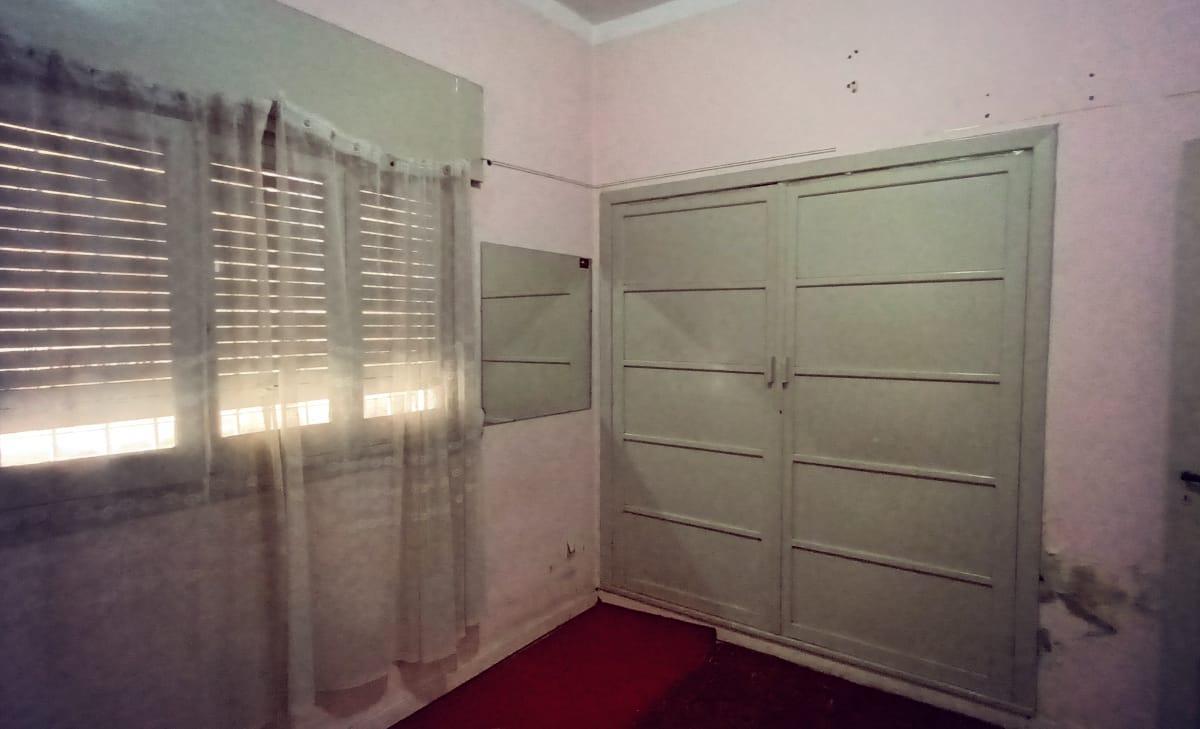 Foto de Venta Monte Grande Casa y Departamento a Refaccionar a metros de Avenida, imagen 2