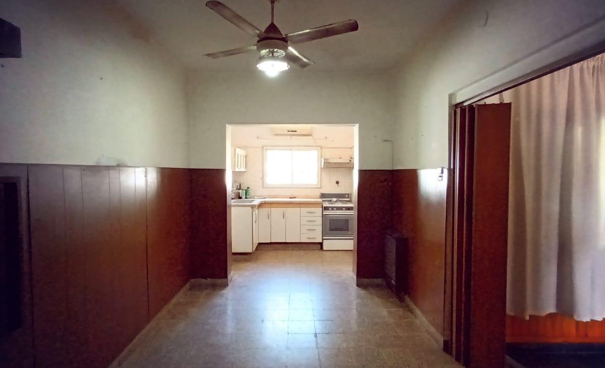 Foto de Venta Monte Grande Casa y Departamento a Refaccionar a metros de Avenida, imagen 4