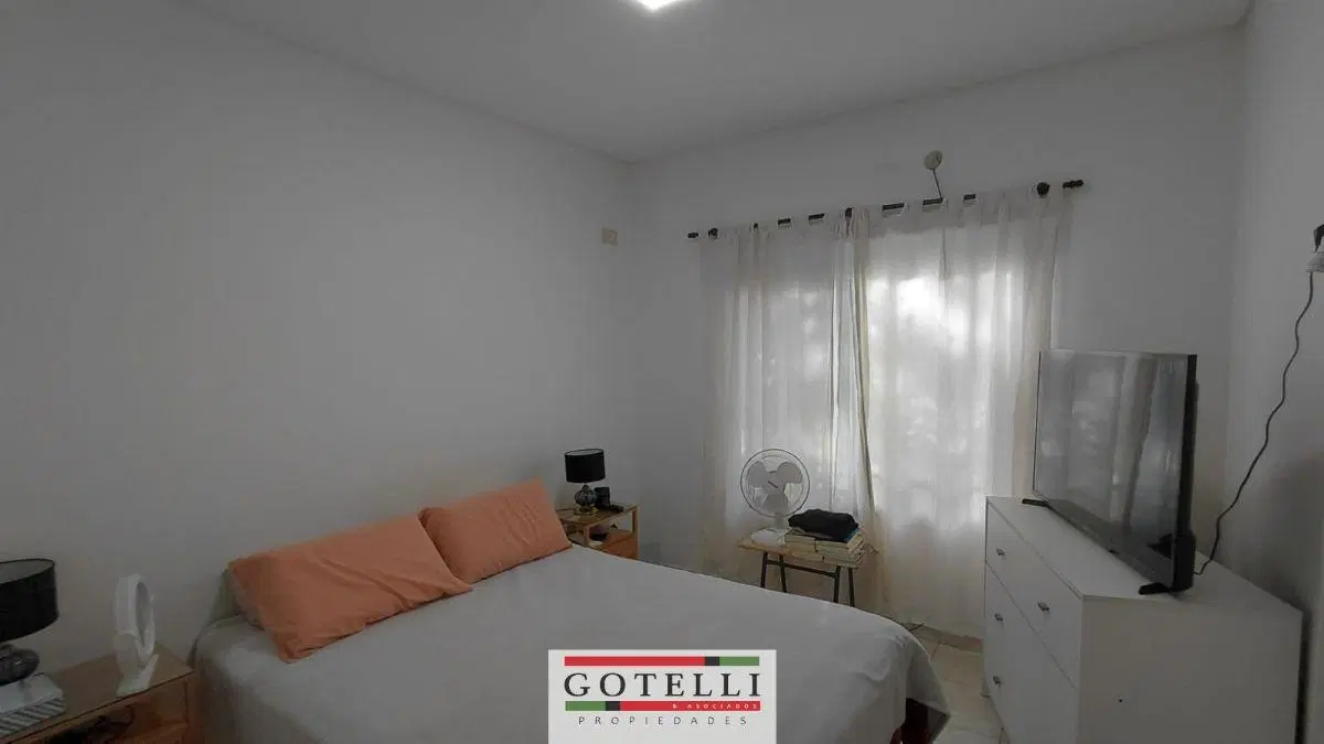 Venta Monte Grande Mirasoles Casa de 2 dormitorios c/ cochera galeria lote 300m2 5