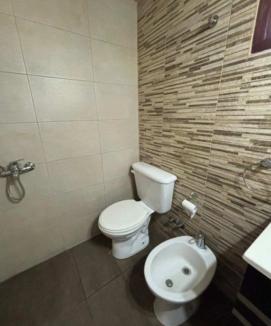 Venta Monte Grande Chalet al frente + Casa al fondo ideal 2 familias o posibilidad de unificar 8