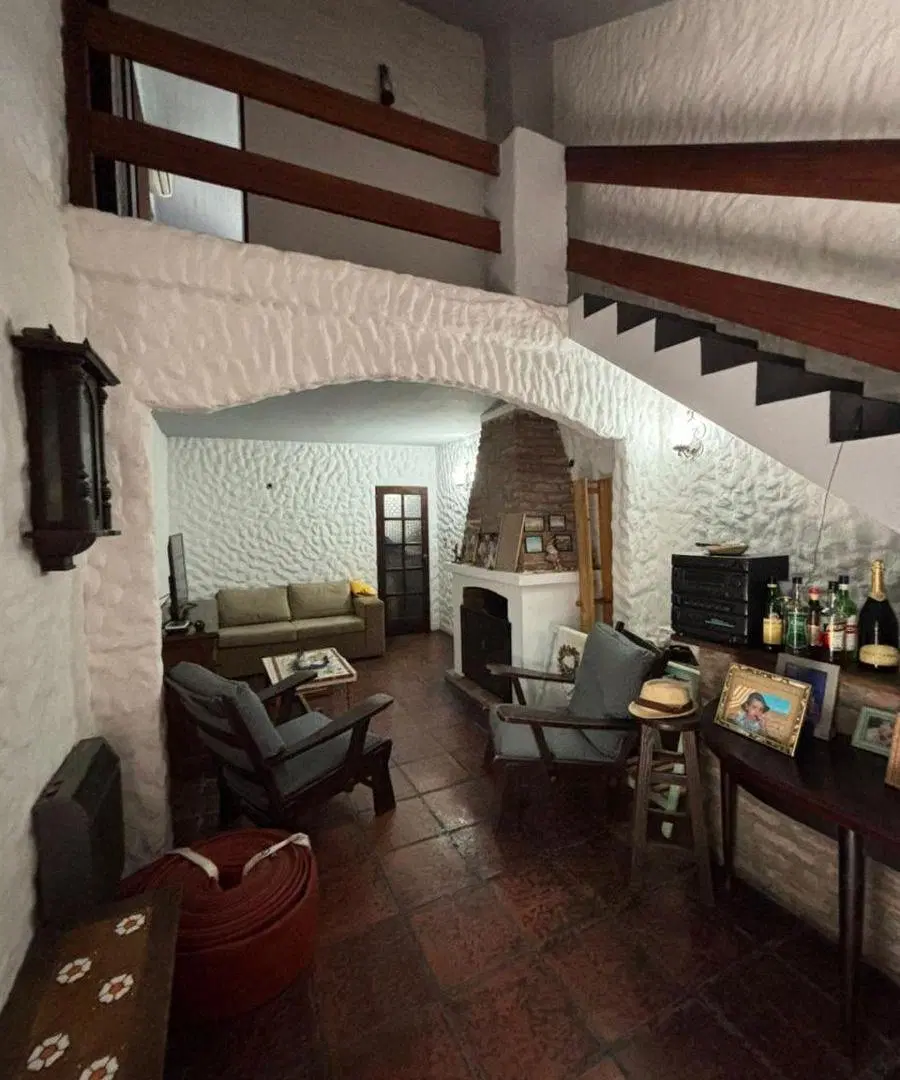 Venta Monte Grande Chalet al frente + Casa al fondo ideal 2 familias o posibilidad de unificar 4