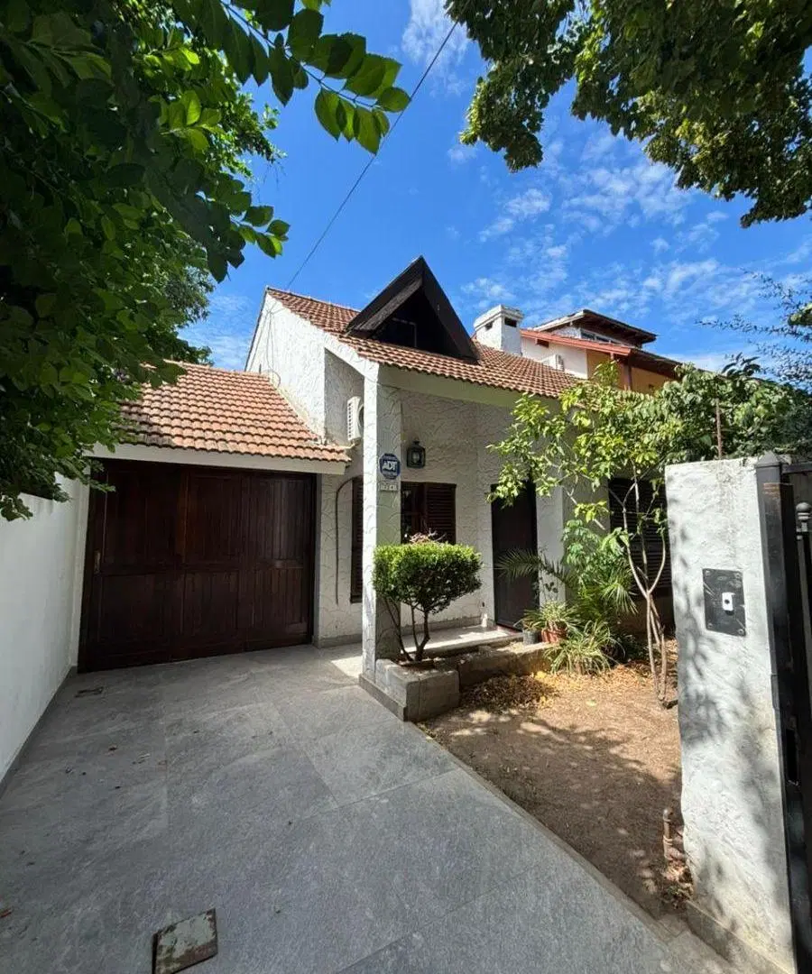 Venta Monte Grande Chalet al frente + Casa al fondo ideal 2 familias o posibilidad de unificar 5