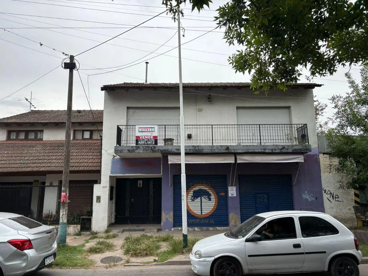 Venta Monte Grande Vivienda 4 ambientes en Planta Alta y 2 Locales en Planta Baja 1