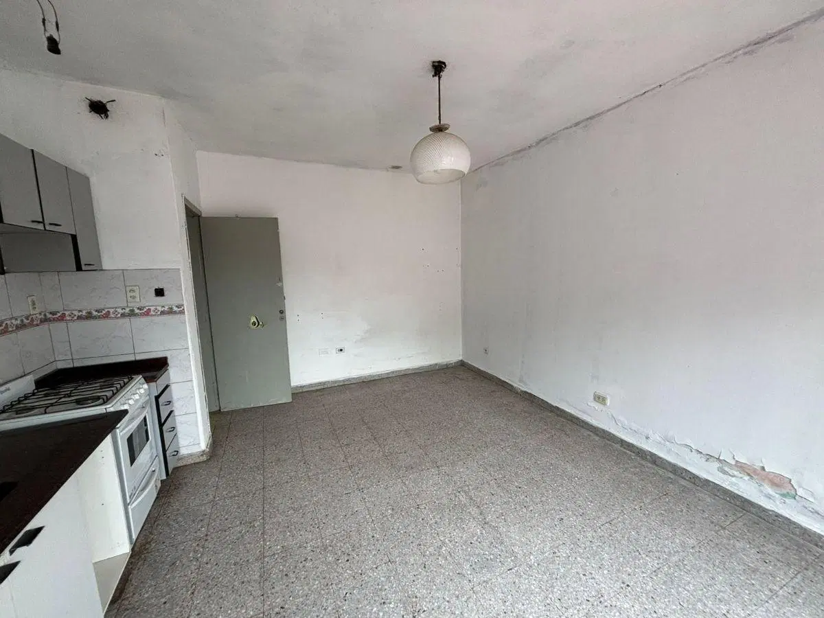 Venta Monte Grande Vivienda 4 ambientes en Planta Alta y 2 Locales en Planta Baja 5
