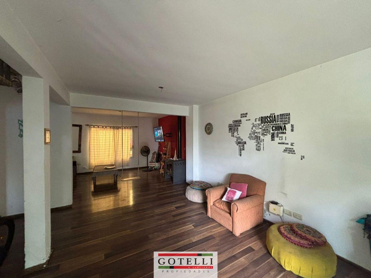 Foto de Venta oportunidad Luis Guillon Casa de 4 ambientes sobre lote esquina, imagen 5