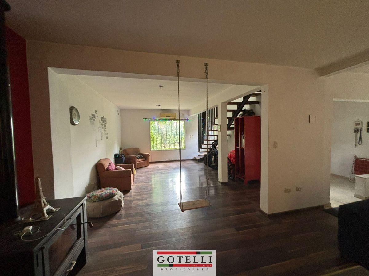 Foto de Venta oportunidad Luis Guillon Casa de 4 ambientes sobre lote esquina, imagen 3
