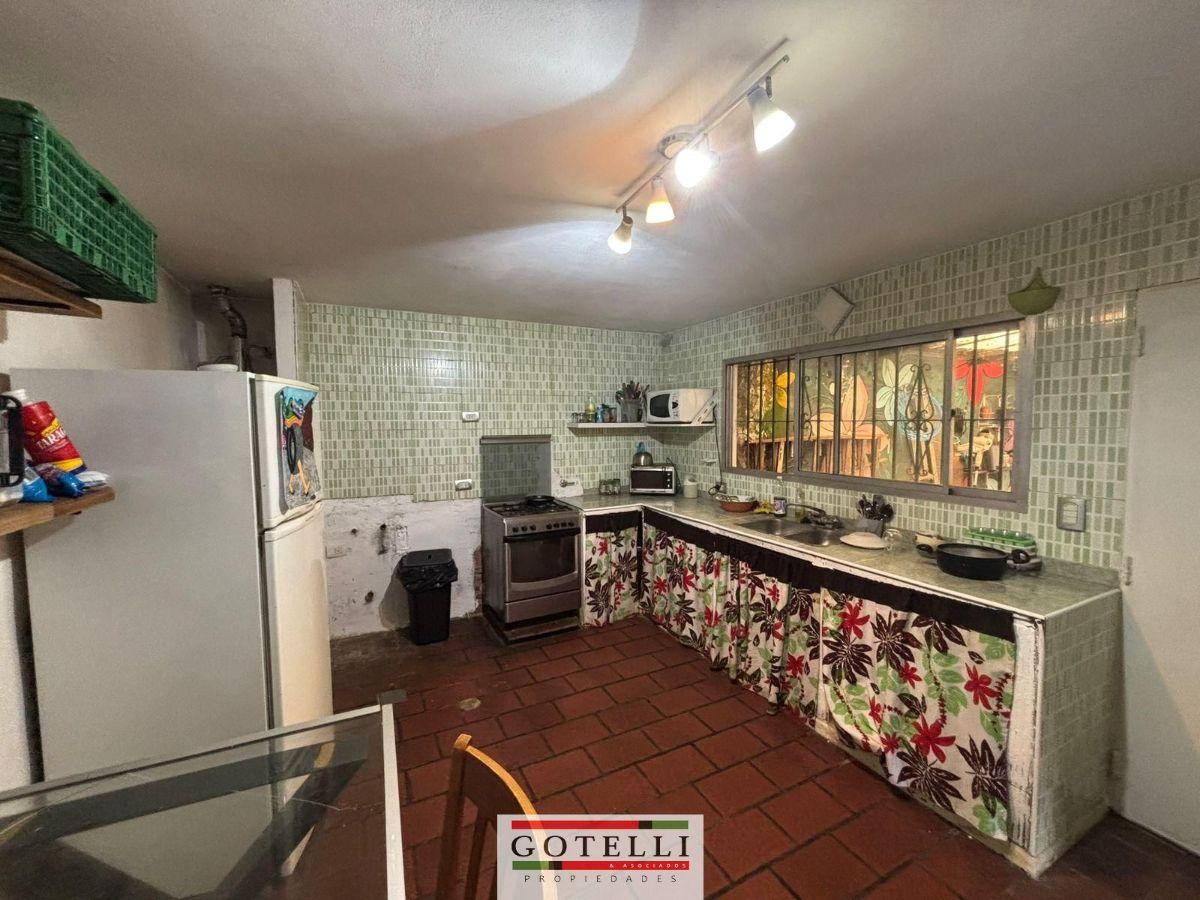 Foto de Venta oportunidad Luis Guillon Casa de 4 ambientes sobre lote esquina, imagen 4