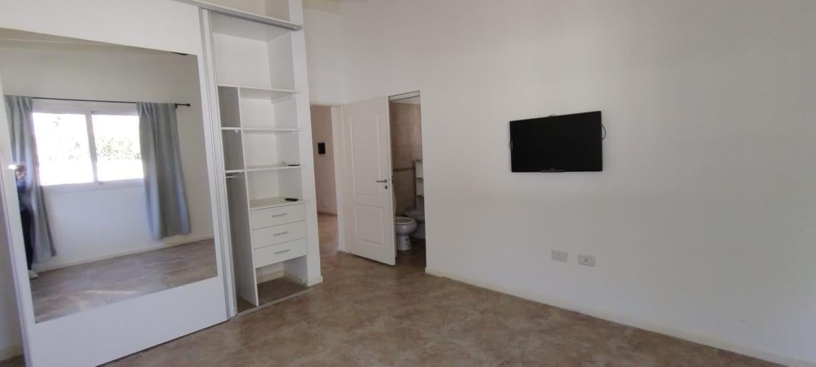 La Cañada en el Barrio Los Arces - Casa 4 Amb. 2 cocheras