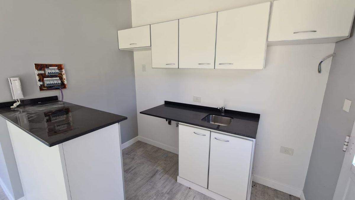 Foto de Barrio la fernanda - duplex 2 amb. y medio con jardín y cochera, imagen 3