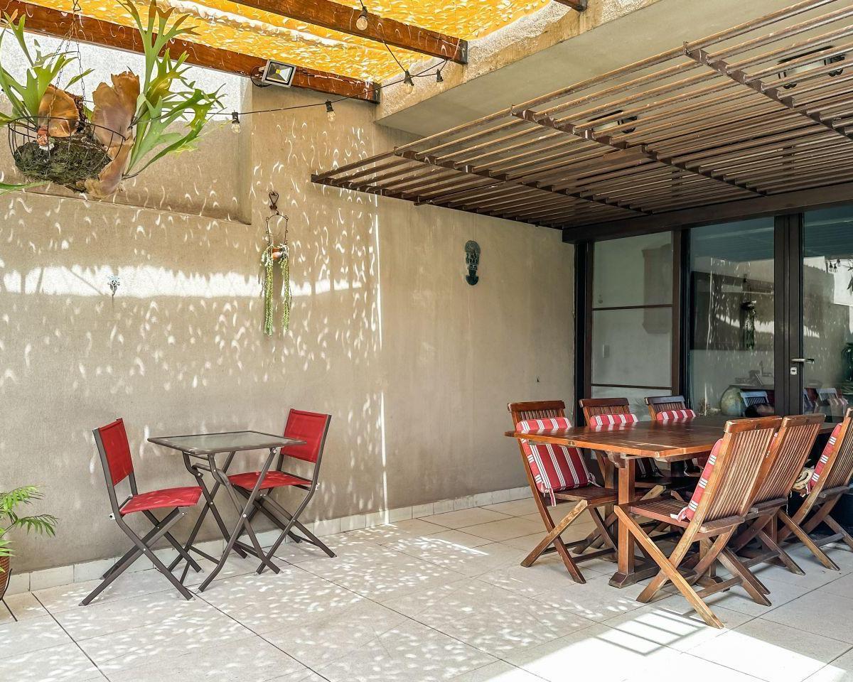 Exclusiva Casa en Venta en Florida con Piscina y Jardin 5