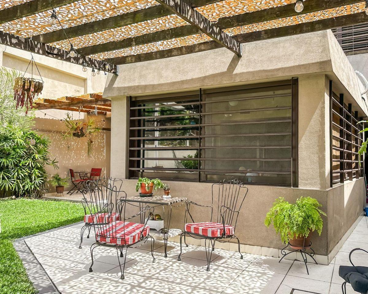 Exclusiva Casa en Venta en Florida con Piscina y Jardin 3
