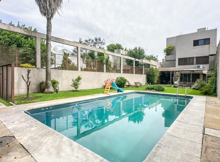 Exclusiva Casa en Venta en Florida con Piscina y Jardin 3