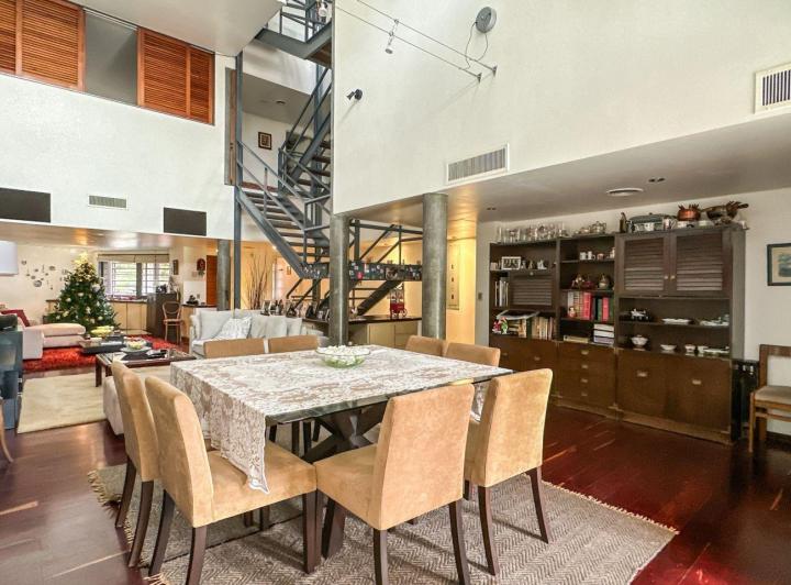 Exclusiva Casa en Venta en Florida con Piscina y Jardin 4