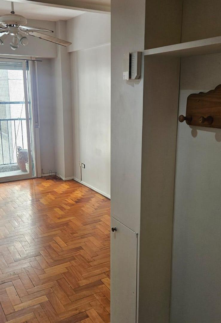 2 Ambientes En Excelente Ubicación, Apto Crédito, Piso Alto, Luminoso, Con Balcón Y Muy Buen