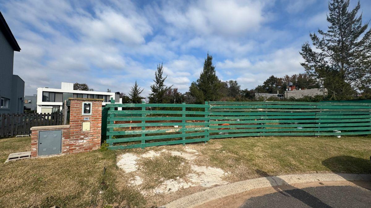 Foto de Venta Excelente Lote en exclusivo Complejo Lagoon Pilar - Incluye, imagen 2
