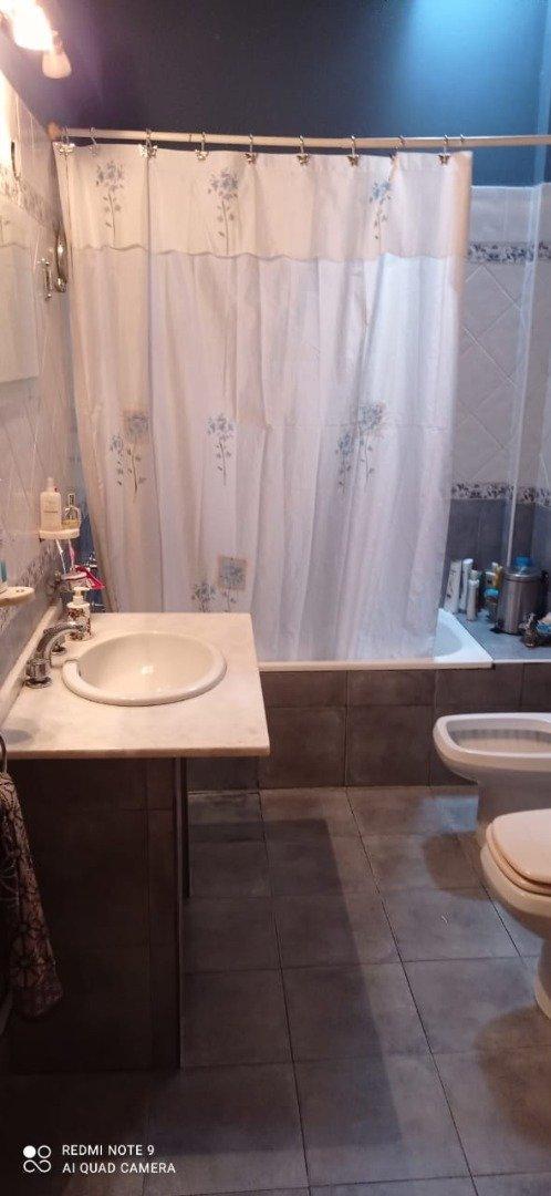 Espectacular Casa, 6 Amb.322 M.2.balcon - Quincho - Lavadero Independiente 4