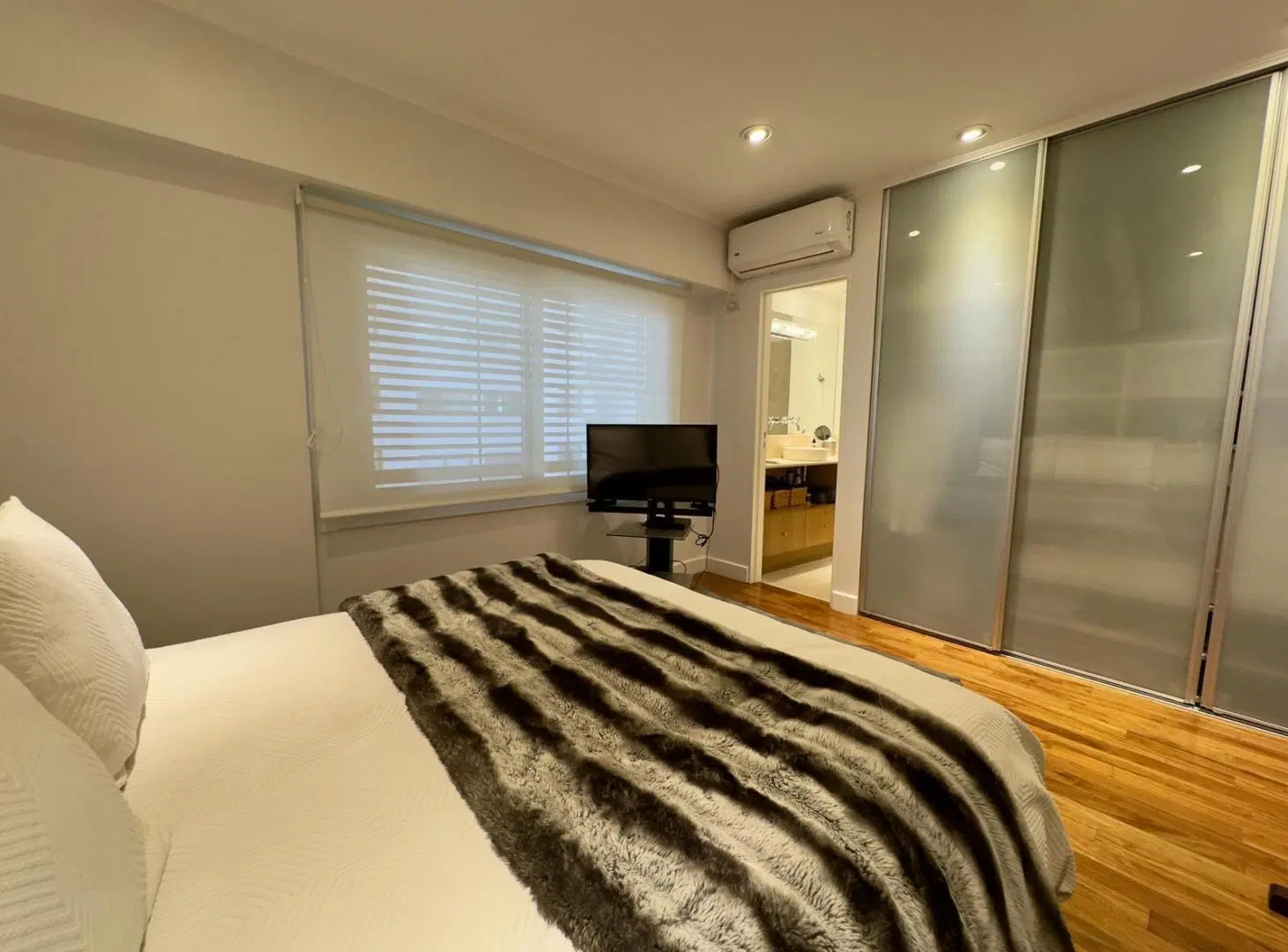 *** EXCLUSIVO Departamento 3 AMB. EN SUITE CON DEPENDENCIA en Belgrano Chico**** 5
