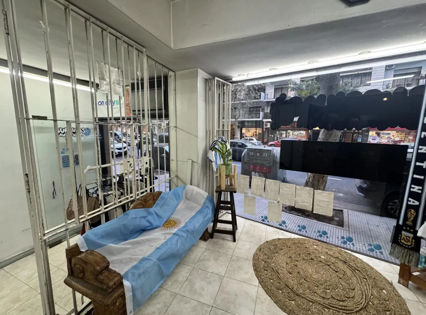 *** EXCELENTE VISIBILIDAD Local  sobre Av. Pueyrredón en RECOLETA **** 5
