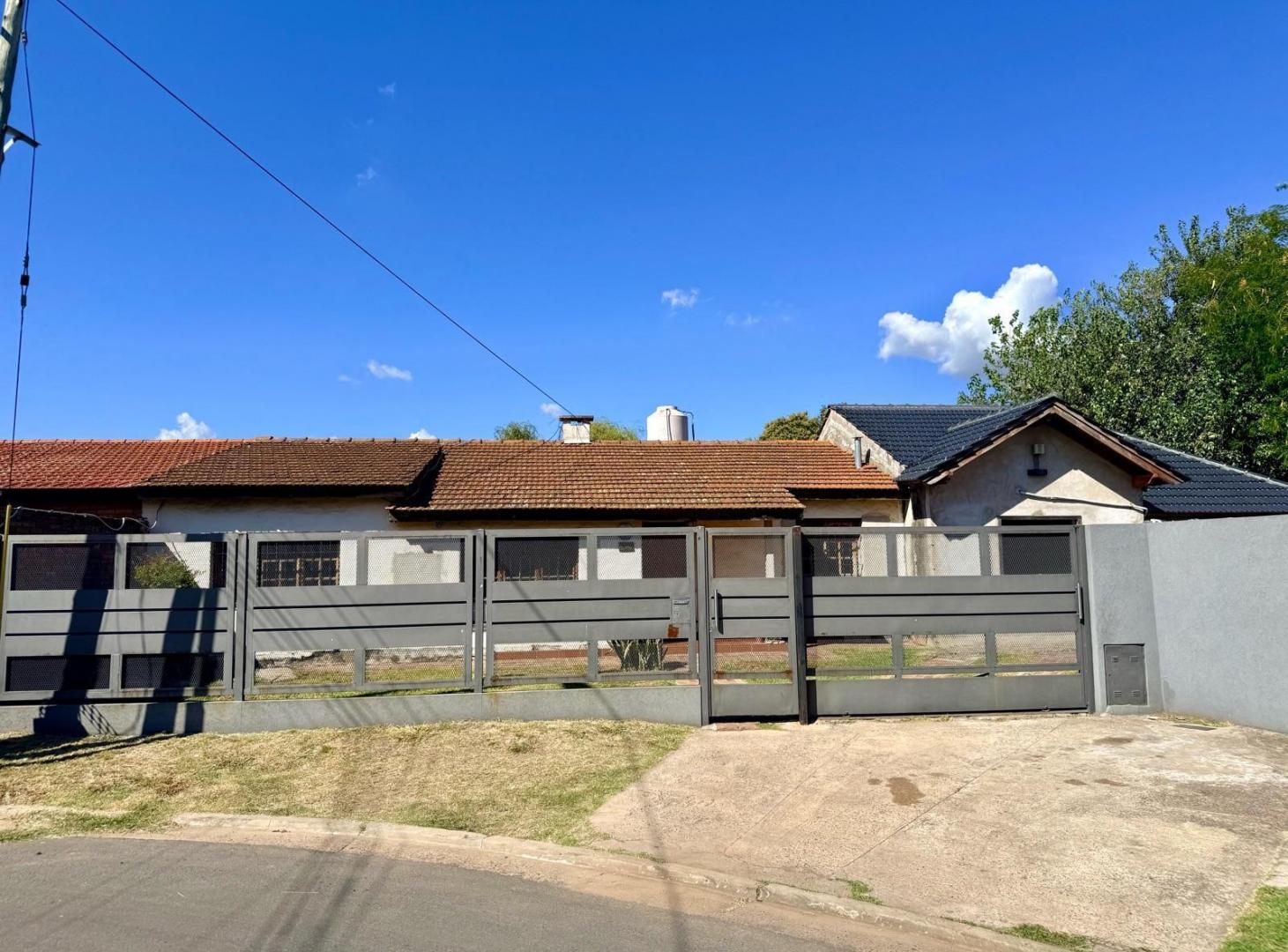 Foto de Casa 5 ambientes en Ciudad Evita - Amplio lote, imagen 2