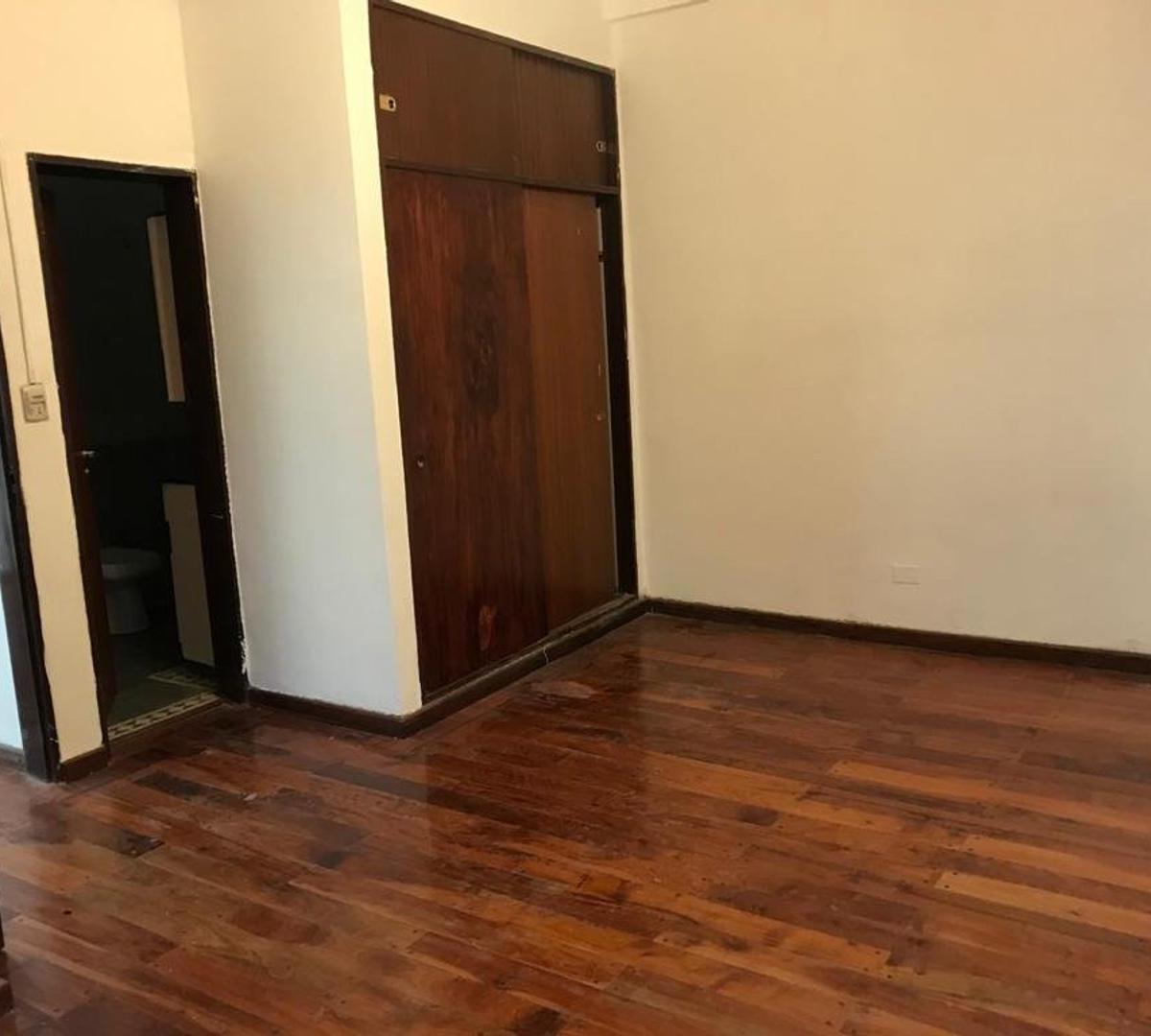 Venta. Permuta. Casa. 11 Ambientes. 432 m². Saavedra 1000. 2
