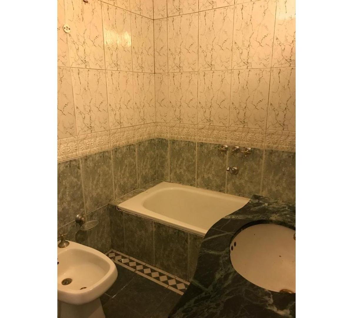 Venta. Permuta. Casa. 11 Ambientes. 432 m². Saavedra 1000. 5