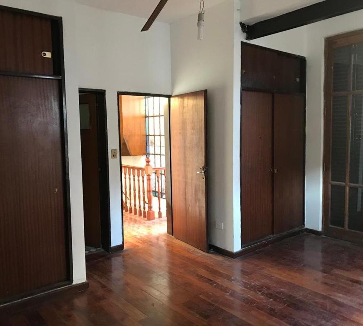 Venta. Permuta. Casa. 11 Ambientes. 432 m². Saavedra 1000. 2