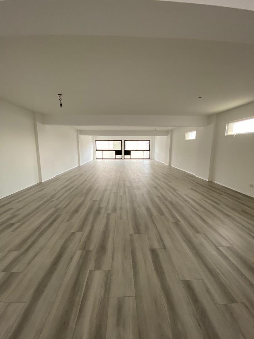 Venta. Oficina. 2 Cocheras. 180m. Viamonte y Junín.