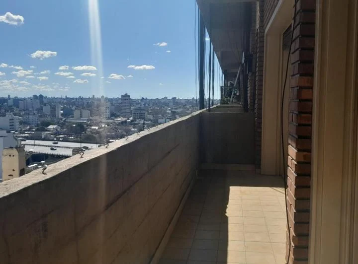 Alquiler. Departamento 4 ambientes 112m².Balcón corrido. 1
