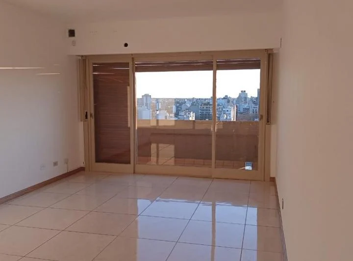 Alquiler. Departamento 4 ambientes 112m².Balcón corrido. 2