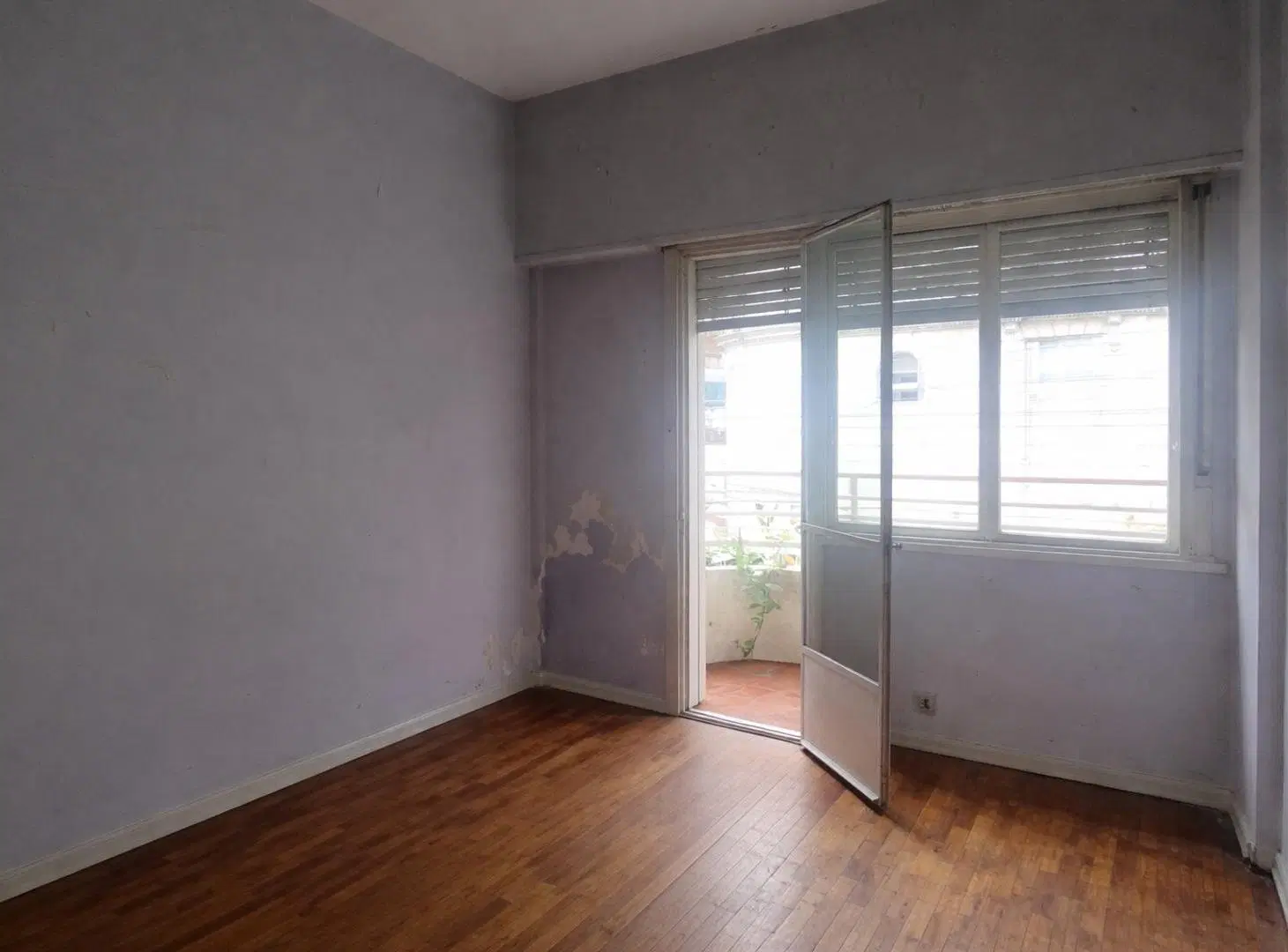 Venta. Piso 4 Amb+Dep. Bajas expensas.Ayacucho y Paraguay. 2