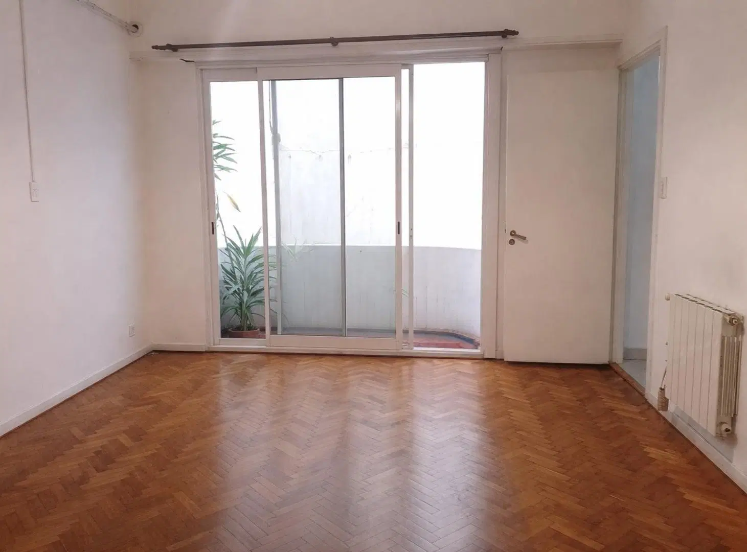 Venta. Piso 4 Amb+Dep. Bajas expensas.Ayacucho y Paraguay. 3