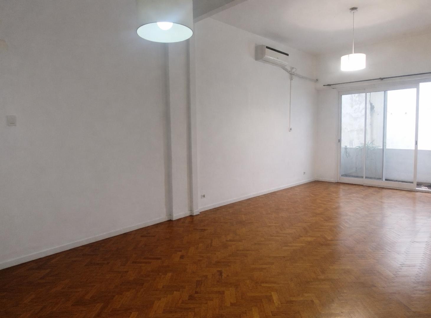 Venta. Piso 4 Amb+Dep. Bajas expensas.Ayacucho y Paraguay.