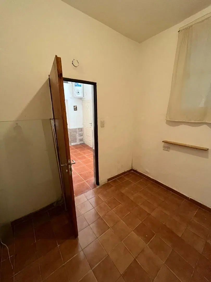 Venta. Ph 5 amb. Hipólito Yrigoyen y Solis. A reciclar 5