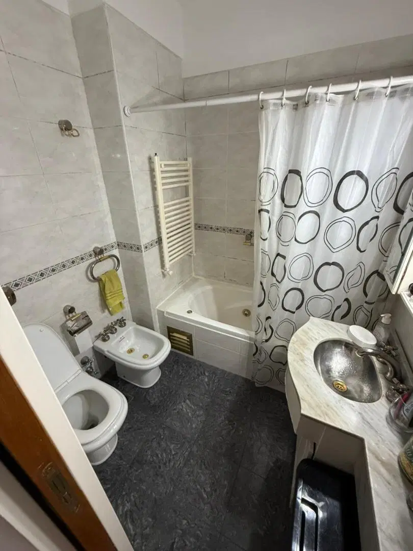 Venta. Dpto 4 amb. Cochera. Balcón. Baulera. Caballito. 3