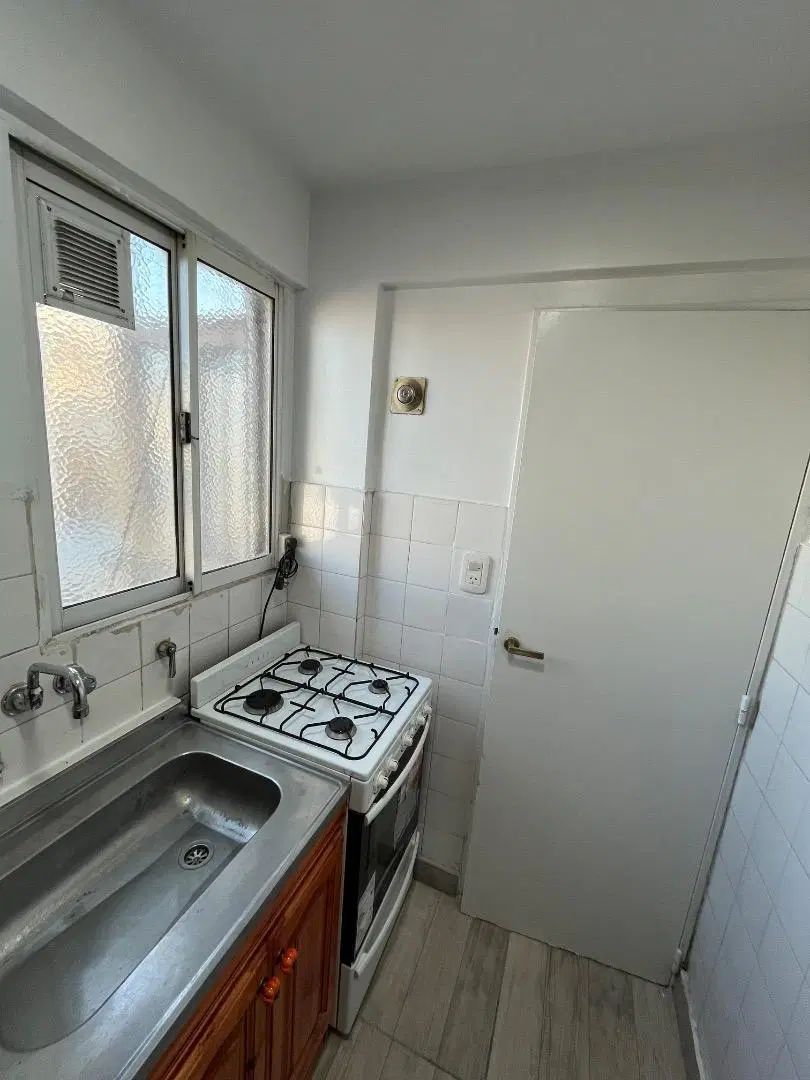 Venta. Monoambiente. Balcón. Av Córdoba y Jean Jaures. 4