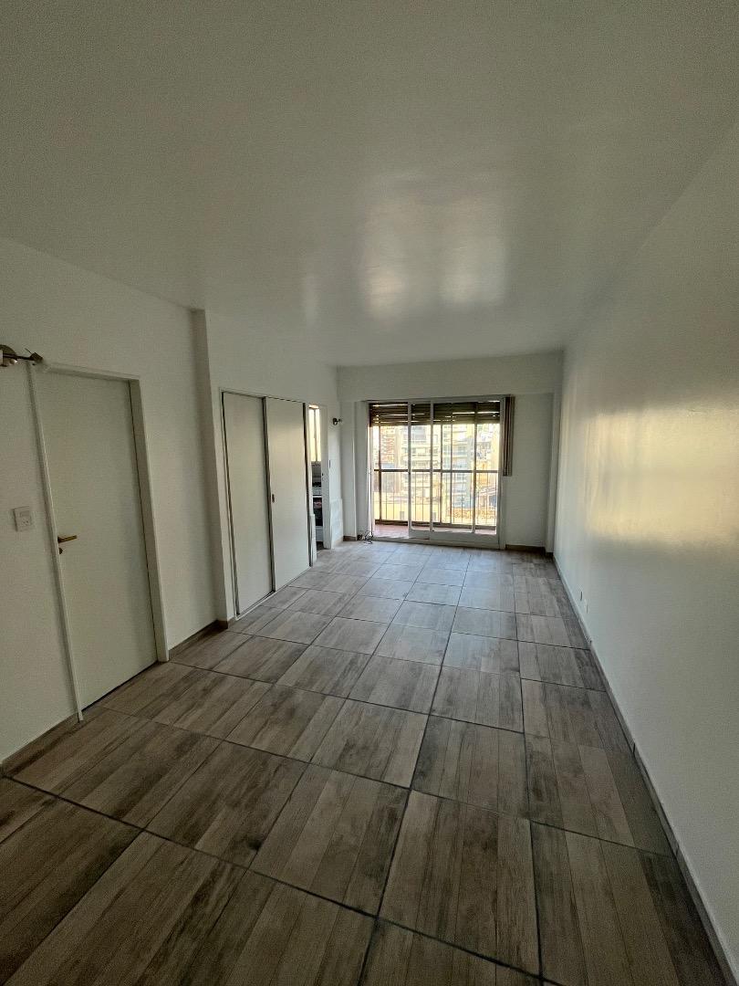 Venta. Monoambiente. Balcón. Av Córdoba y Jean Jaures.