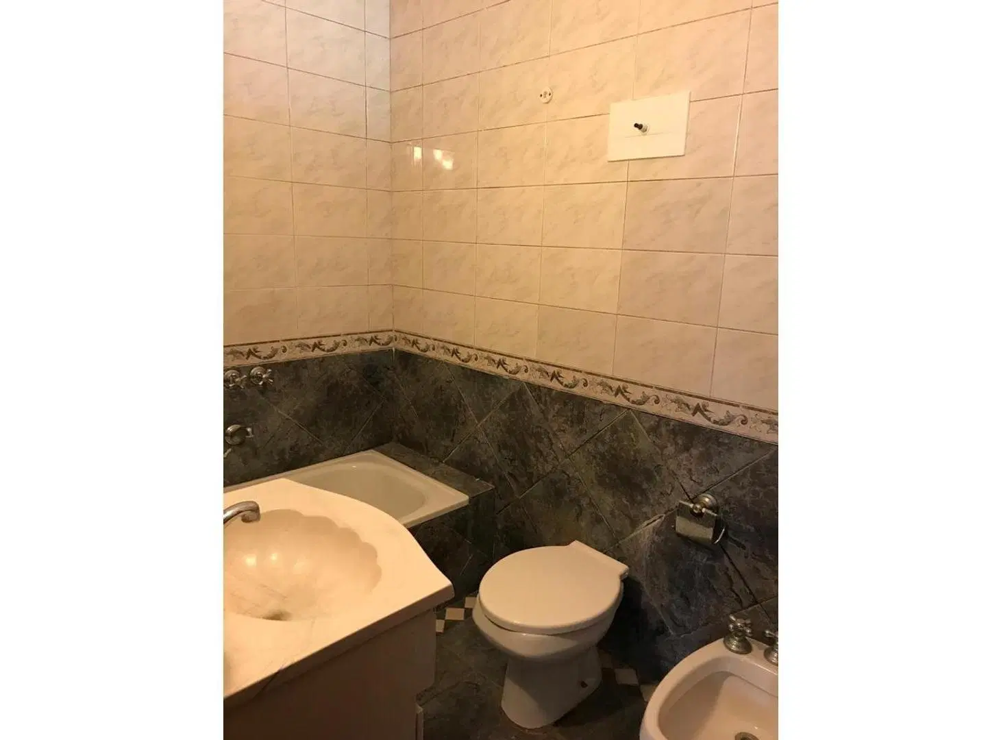 Venta. Permuta. Casa. 11 ambientes. 432m². Saavedra 1000. 3