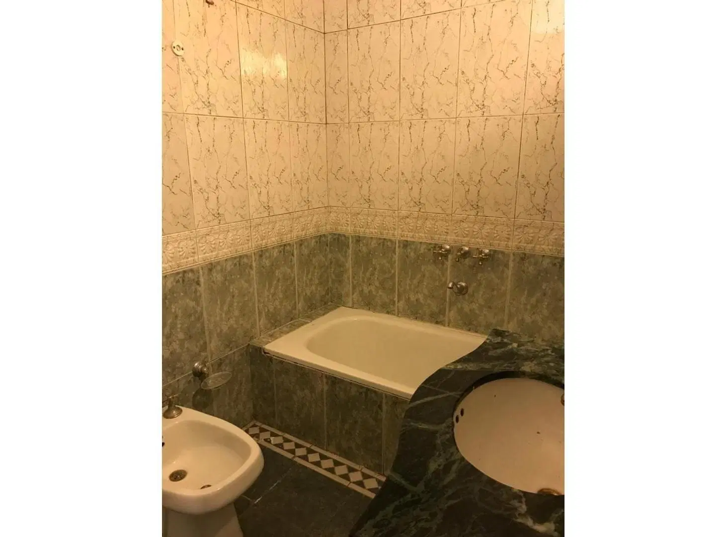 Venta. Permuta. Casa. 11 ambientes. 432m². Saavedra 1000. 5