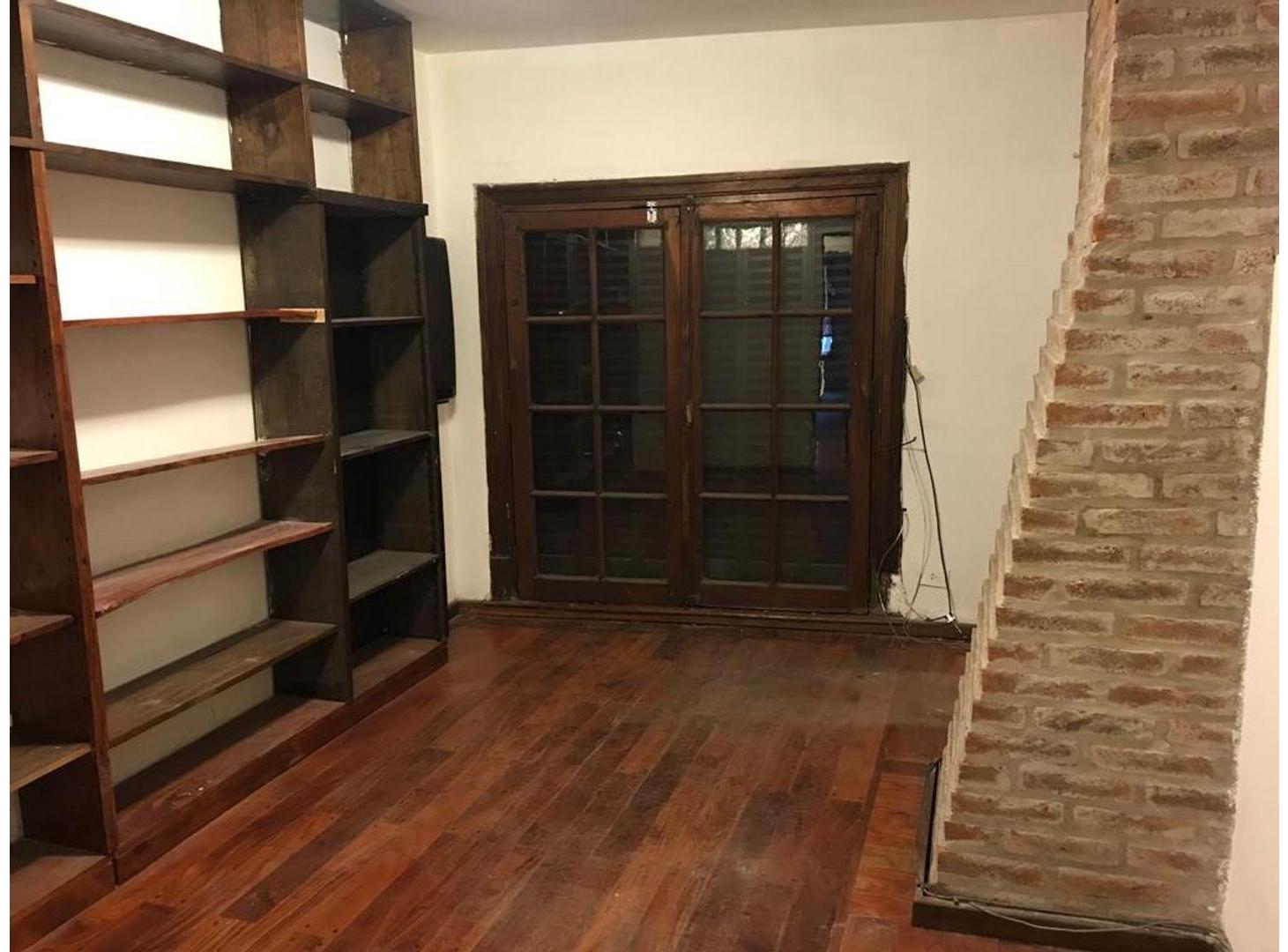 Venta. Permuta. Casa. 11 ambientes. 432m². Saavedra 1000.