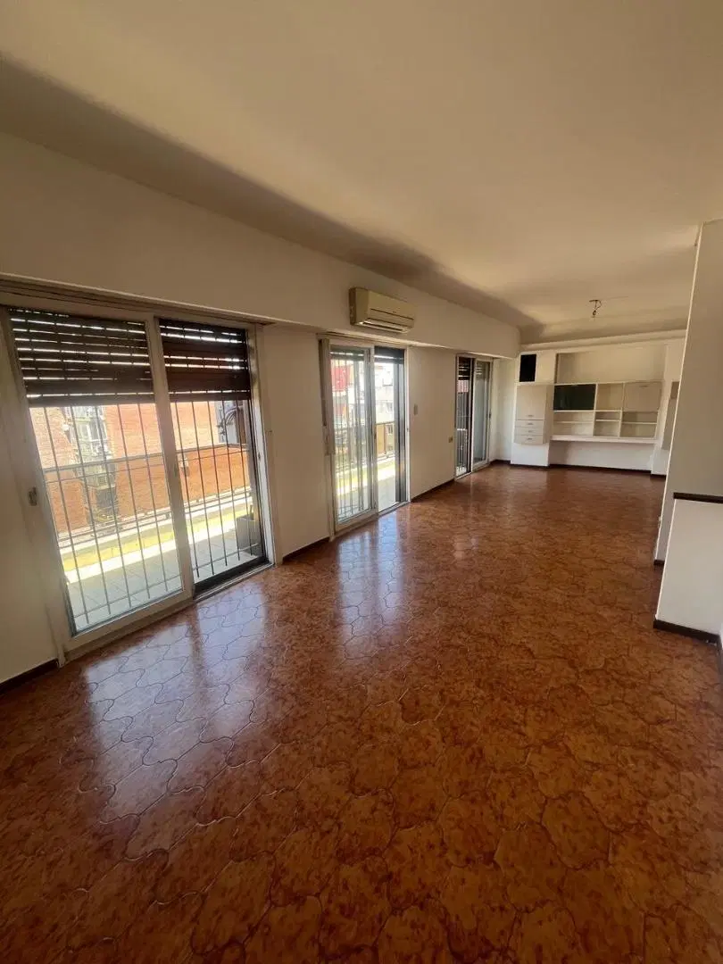 Venta. Departamento 5 ambientes. Cochera. Amenabar y Zabala. 5
