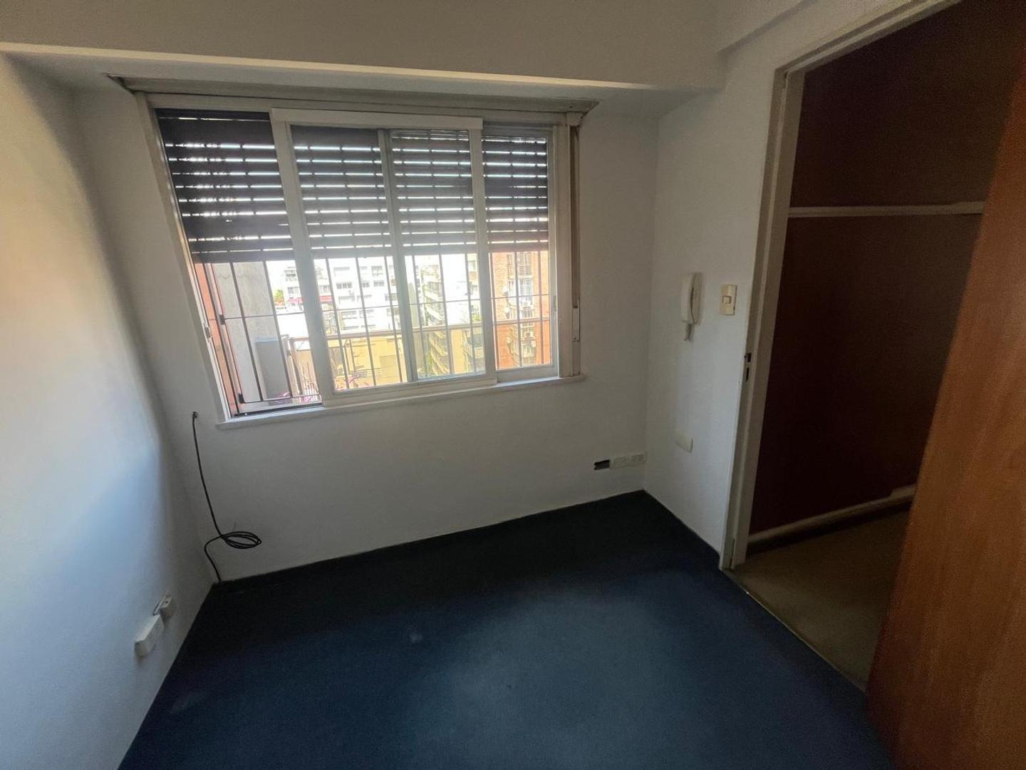Venta. Departamento 5 ambientes. Cochera. Amenabar y Zabala.