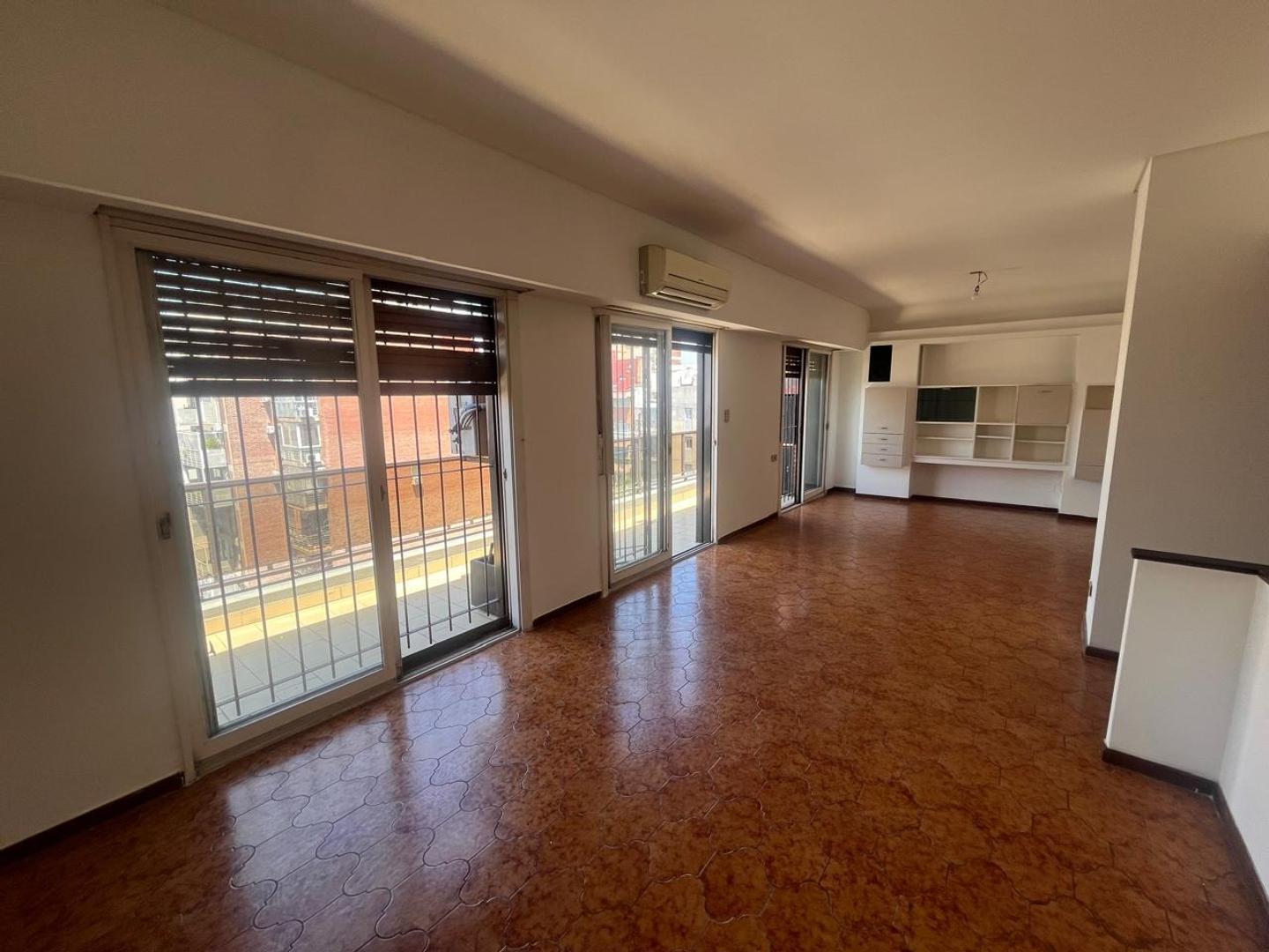 Venta. Departamento 5 ambientes. Cochera. Amenabar y Zabala.