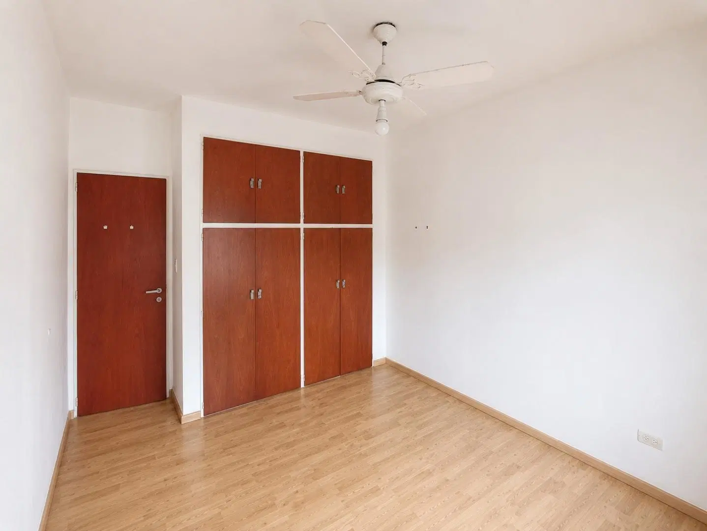 Venta. Dpto 3 amb. Cochera. Lavalle y Gallo. 2