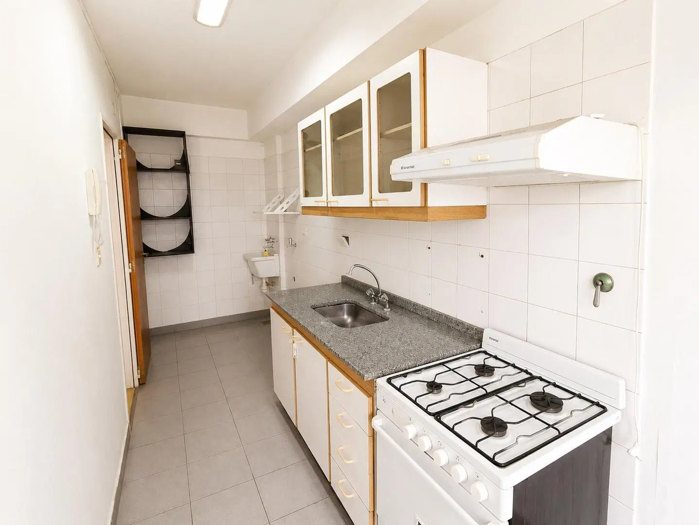 Venta. Dpto 3 amb. Cochera. Lavalle y Gallo. 5