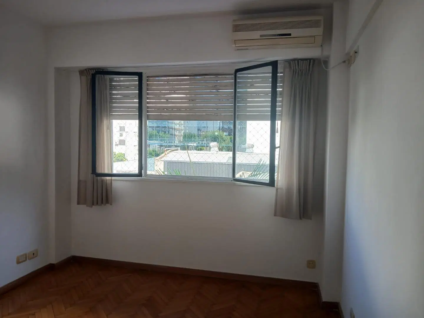 Venta. Departamento 3 ambientes. Sucre y Libertador. 4