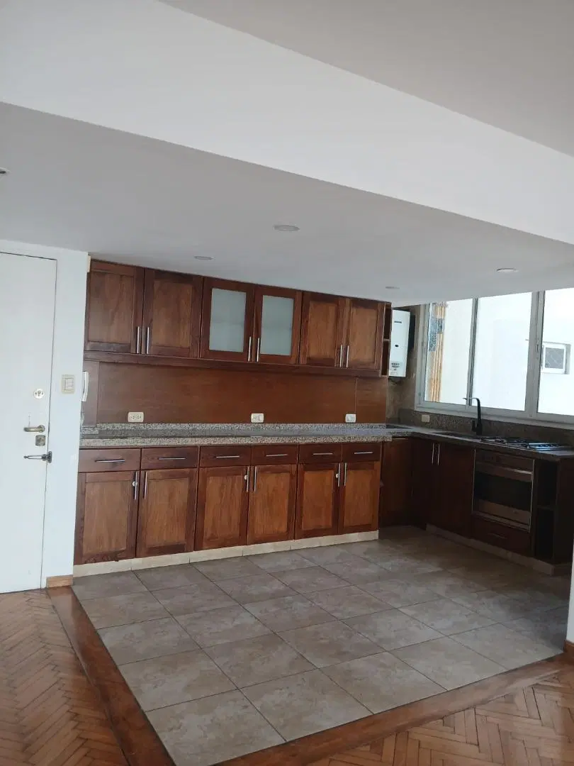 Venta. Departamento 3 ambientes. Sucre y Libertador. 5