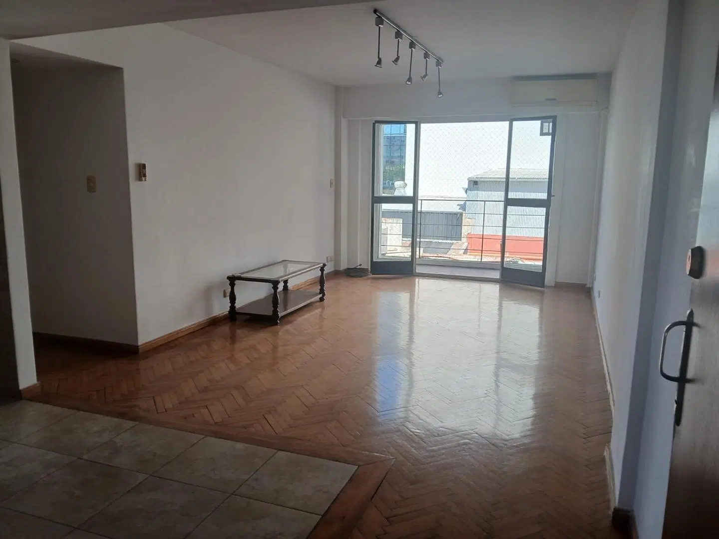 Venta. Departamento 3 ambientes. Sucre y Libertador. 2