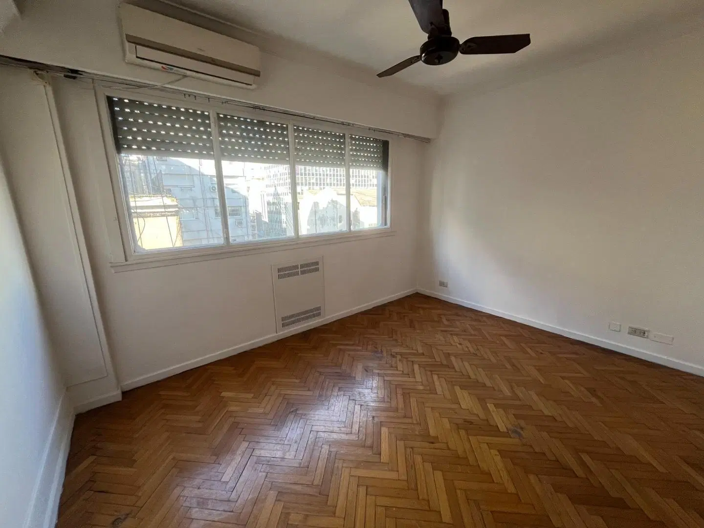 Alquiler. Departamento 3 amb. Cochera. Arenales y Suipacha. 3