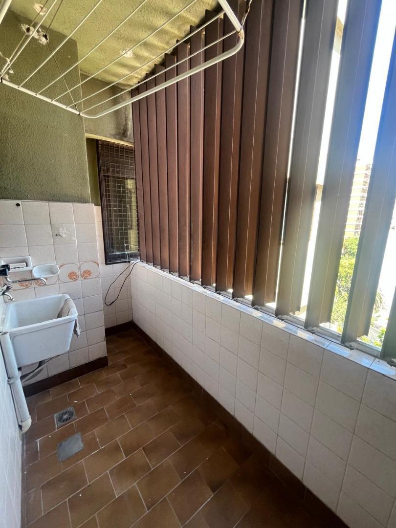 Alquiler. Departamento 5 amb. Cochera. Amenabar y Zabala.